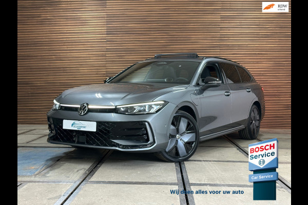 Volkswagen Passat Variant 1.5 eHybrid R-Line Black Edition | Garantie tot 2031 |272PK| Pano | Matrix | HUD | Massage | Trekhaak