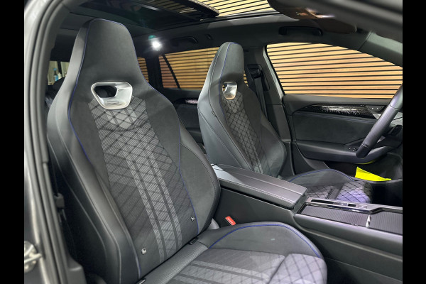 Volkswagen Passat Variant 1.5 eHybrid R-Line Black Edition | Garantie tot 2031 |272PK| Pano | Matrix | HUD | Massage | Trekhaak