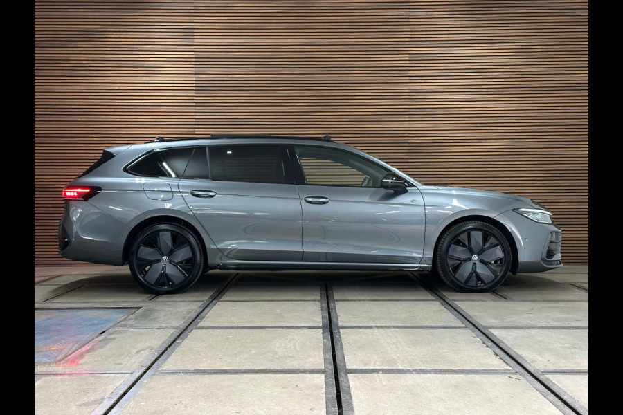 Volkswagen Passat Variant 1.5 eHybrid R-Line Black Edition | Garantie tot 2031 |272PK| Pano | Matrix | HUD | Massage | Trekhaak