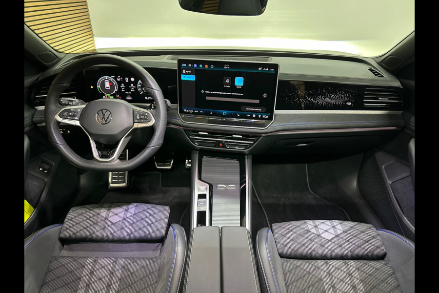 Volkswagen Passat Variant 1.5 eHybrid R-Line Black Edition | Garantie tot 2031 |272PK| Pano | Matrix | HUD | Massage | Trekhaak