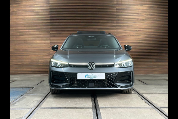 Volkswagen Passat Variant 1.5 eHybrid R-Line Black Edition | Garantie tot 2031 |272PK| Pano | Matrix | HUD | Massage | Trekhaak