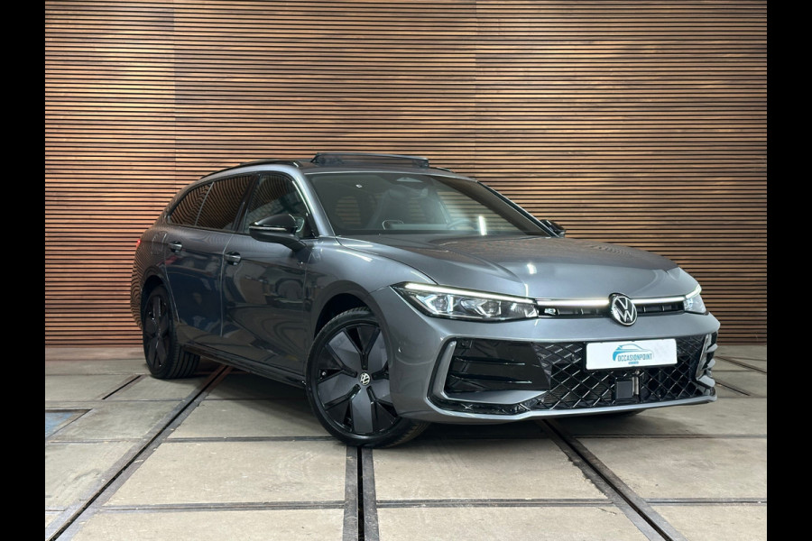 Volkswagen Passat Variant 1.5 eHybrid R-Line Black Edition | Garantie tot 2031 |272PK| Pano | Matrix | HUD | Massage | Trekhaak
