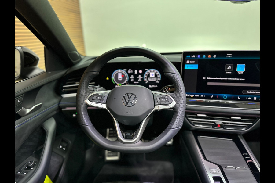 Volkswagen Passat Variant 1.5 eHybrid R-Line Black Edition | Garantie tot 2031 |272PK| Pano | Matrix | HUD | Massage | Trekhaak