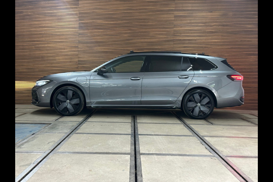 Volkswagen Passat Variant 1.5 eHybrid R-Line Black Edition | Garantie tot 2031 |272PK| Pano | Matrix | HUD | Massage | Trekhaak