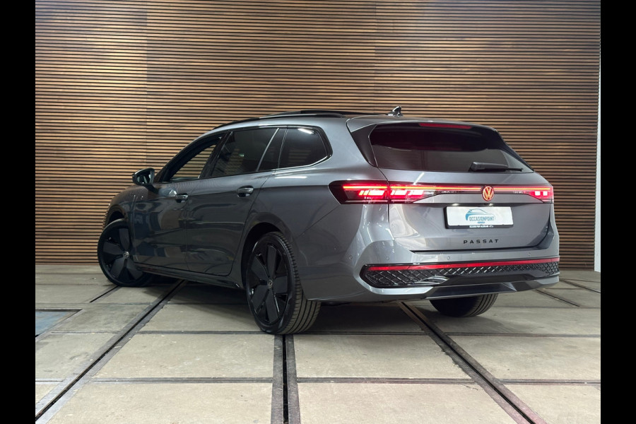 Volkswagen Passat Variant 1.5 eHybrid R-Line Black Edition | Garantie tot 2031 |272PK| Pano | Matrix | HUD | Massage | Trekhaak