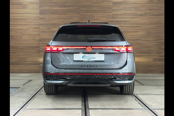 Volkswagen Passat Variant 1.5 eHybrid R-Line Black Edition | Garantie tot 2031 |272PK| Pano | Matrix | HUD | Massage | Trekhaak