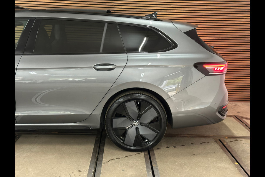 Volkswagen Passat Variant 1.5 eHybrid R-Line Black Edition | Garantie tot 2031 |272PK| Pano | Matrix | HUD | Massage | Trekhaak