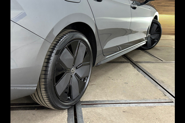Volkswagen Passat Variant 1.5 eHybrid R-Line Black Edition | Garantie tot 2031 |272PK| Pano | Matrix | HUD | Massage | Trekhaak