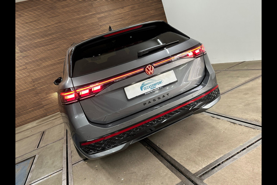 Volkswagen Passat Variant 1.5 eHybrid R-Line Black Edition | Garantie tot 2031 |272PK| Pano | Matrix | HUD | Massage | Trekhaak