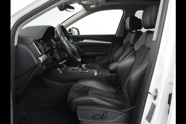 Audi Q5 50 TFSI e quattro S edition | SOH 85,5% | Panoramadak | Half leder | Stoelverwarming | Adaptive cruise | Dodehoek detectie | Camera | Park assist | Navigatie | Bluetooth | Climate control
