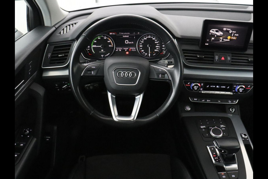 Audi Q5 50 TFSI e quattro S edition | SOH 85,5% | Panoramadak | Half leder | Stoelverwarming | Adaptive cruise | Dodehoek detectie | Camera | Park assist | Navigatie | Bluetooth | Climate control