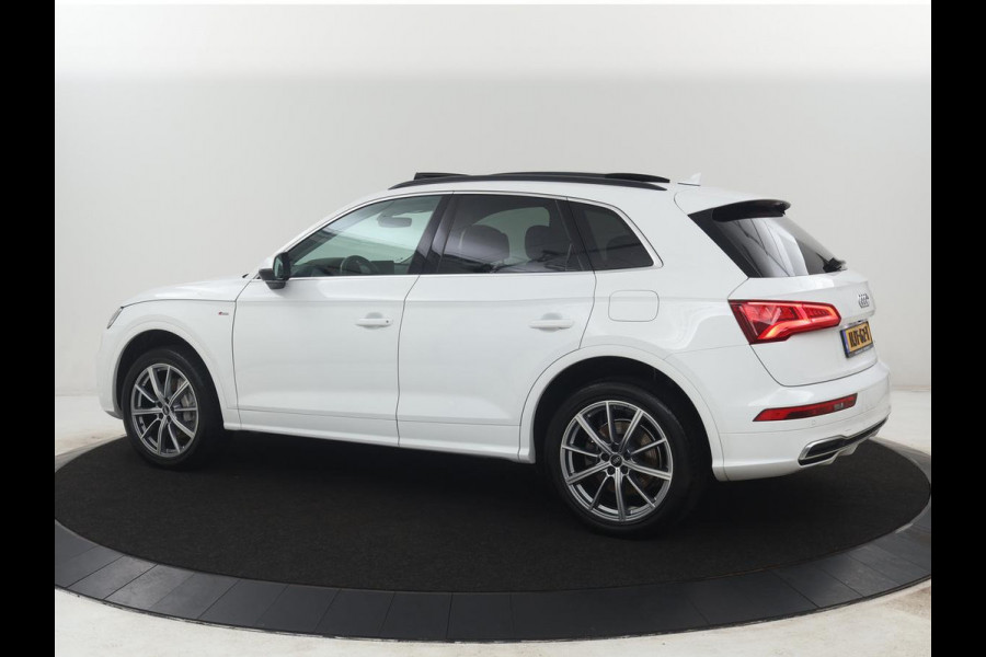 Audi Q5 50 TFSI e quattro S edition | SOH 85,5% | Panoramadak | Half leder | Stoelverwarming | Adaptive cruise | Dodehoek detectie | Camera | Park assist | Navigatie | Bluetooth | Climate control