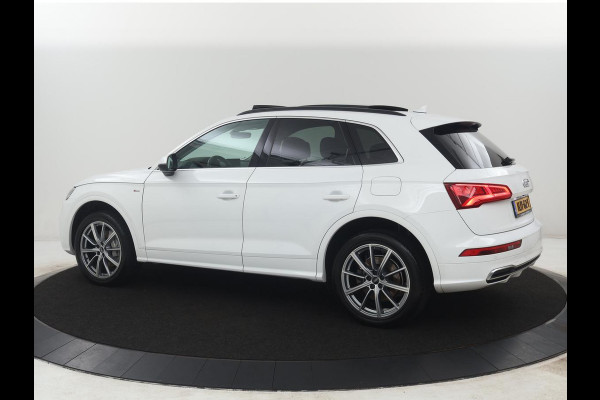 Audi Q5 50 TFSI e quattro S edition | SOH 85,5% | Panoramadak | Half leder | Stoelverwarming | Adaptive cruise | Dodehoek detectie | Camera | Park assist | Navigatie | Bluetooth | Climate control