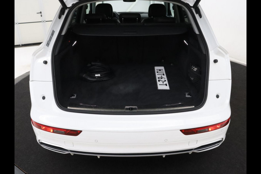 Audi Q5 50 TFSI e quattro S edition | SOH 85,5% | Panoramadak | Half leder | Stoelverwarming | Adaptive cruise | Dodehoek detectie | Camera | Park assist | Navigatie | Bluetooth | Climate control