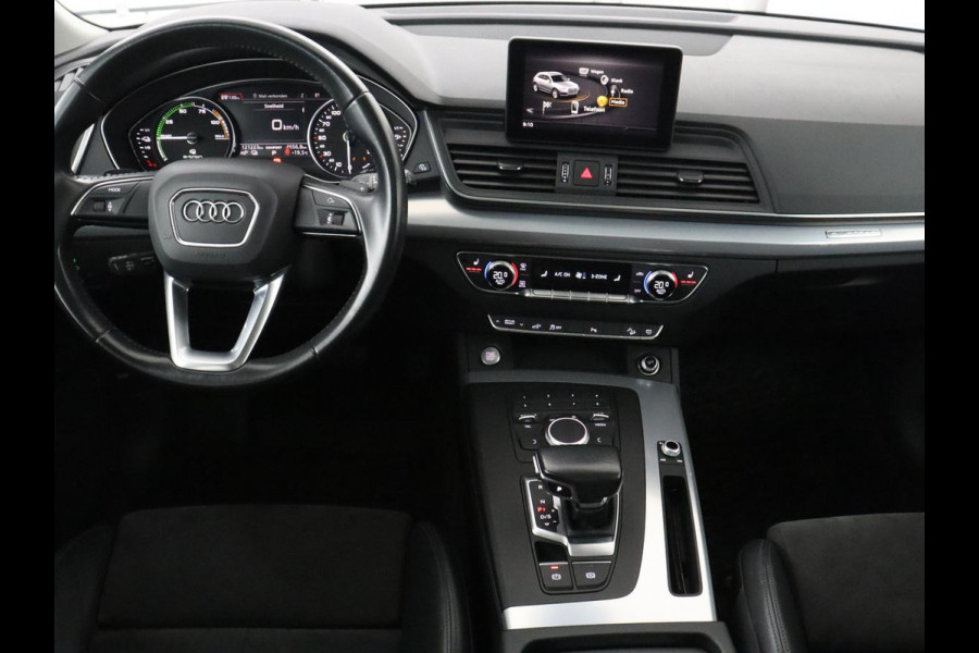 Audi Q5 50 TFSI e quattro S edition | SOH 85,5% | Panoramadak | Half leder | Stoelverwarming | Adaptive cruise | Dodehoek detectie | Camera | Park assist | Navigatie | Bluetooth | Climate control