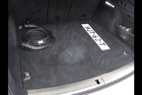 Audi Q5 50 TFSI e quattro S edition | SOH 85,5% | Panoramadak | Half leder | Stoelverwarming | Adaptive cruise | Dodehoek detectie | Camera | Park assist | Navigatie | Bluetooth | Climate control