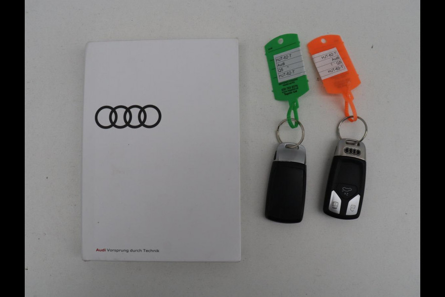 Audi Q5 50 TFSI e quattro S edition | SOH 85,5% | Panoramadak | Half leder | Stoelverwarming | Adaptive cruise | Dodehoek detectie | Camera | Park assist | Navigatie | Bluetooth | Climate control
