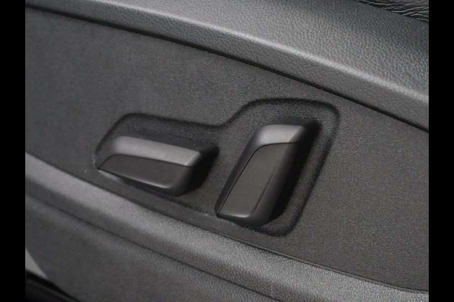 Audi Q5 50 TFSI e quattro S edition | SOH 85,5% | Panoramadak | Half leder | Stoelverwarming | Adaptive cruise | Dodehoek detectie | Camera | Park assist | Navigatie | Bluetooth | Climate control
