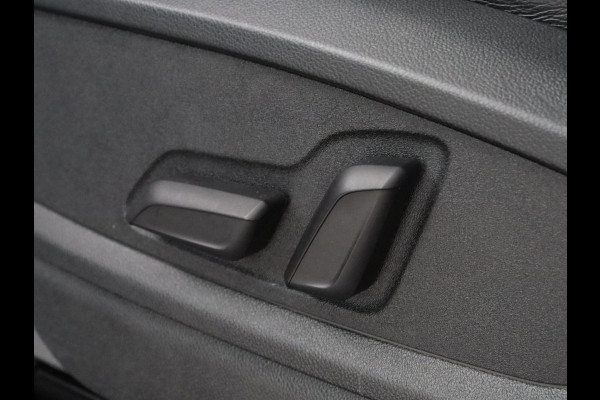 Audi Q5 50 TFSI e quattro S edition | SOH 85,5% | Panoramadak | Half leder | Stoelverwarming | Adaptive cruise | Dodehoek detectie | Camera | Park assist | Navigatie | Bluetooth | Climate control