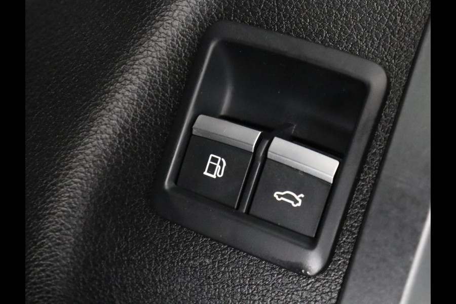Audi Q5 50 TFSI e quattro S edition | SOH 85,5% | Panoramadak | Half leder | Stoelverwarming | Adaptive cruise | Dodehoek detectie | Camera | Park assist | Navigatie | Bluetooth | Climate control