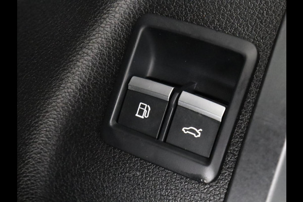 Audi Q5 50 TFSI e quattro S edition | SOH 85,5% | Panoramadak | Half leder | Stoelverwarming | Adaptive cruise | Dodehoek detectie | Camera | Park assist | Navigatie | Bluetooth | Climate control