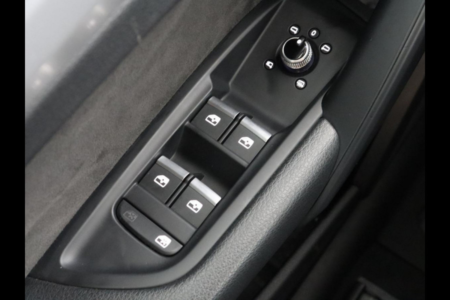 Audi Q5 50 TFSI e quattro S edition | SOH 85,5% | Panoramadak | Half leder | Stoelverwarming | Adaptive cruise | Dodehoek detectie | Camera | Park assist | Navigatie | Bluetooth | Climate control