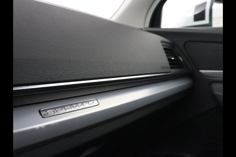 Audi Q5 50 TFSI e quattro S edition | SOH 85,5% | Panoramadak | Half leder | Stoelverwarming | Adaptive cruise | Dodehoek detectie | Camera | Park assist | Navigatie | Bluetooth | Climate control