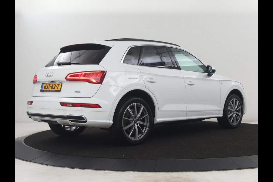 Audi Q5 50 TFSI e quattro S edition | SOH 85,5% | Panoramadak | Half leder | Stoelverwarming | Adaptive cruise | Dodehoek detectie | Camera | Park assist | Navigatie | Bluetooth | Climate control