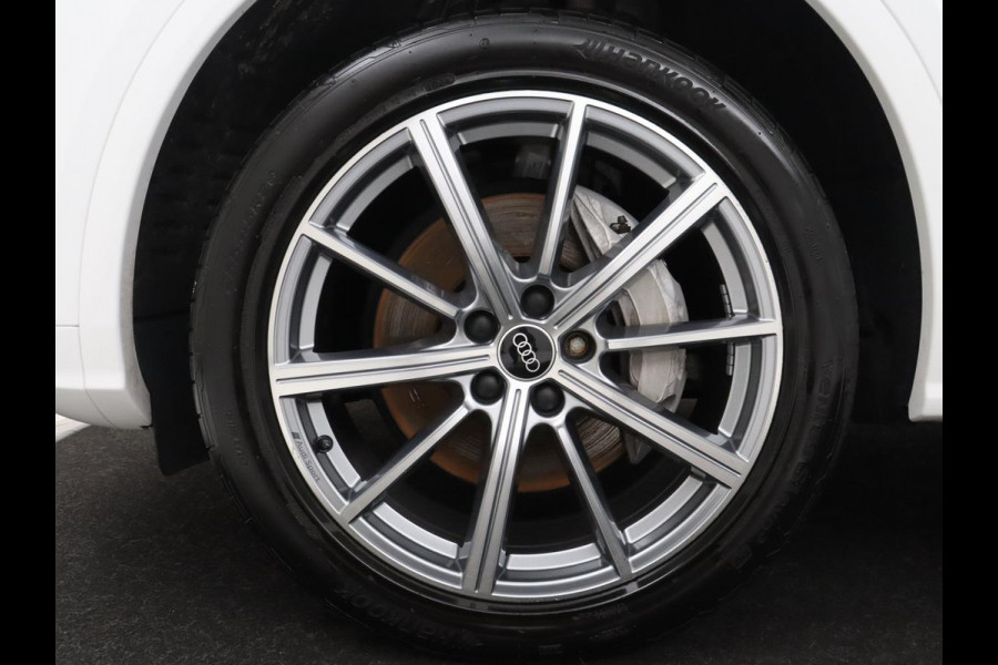 Audi Q5 50 TFSI e quattro S edition | SOH 85,5% | Panoramadak | Half leder | Stoelverwarming | Adaptive cruise | Dodehoek detectie | Camera | Park assist | Navigatie | Bluetooth | Climate control
