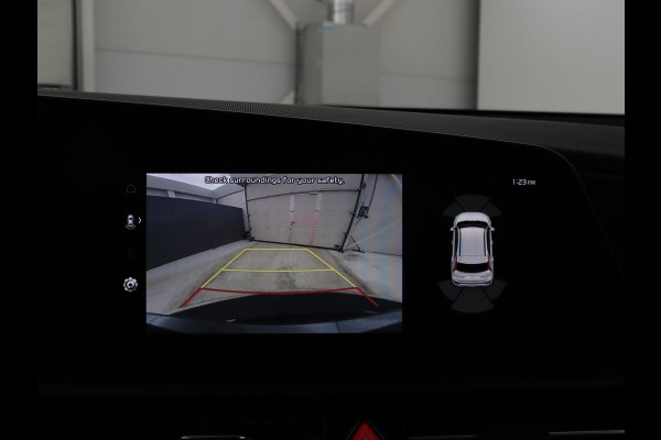 Kia Niro EV DynamicLine 64.8 kWh | SOH 95,4% | Half leder | Adaptive cruise | Trekhaak | Camera | Park assist | Climate control | Carplay | Full LED