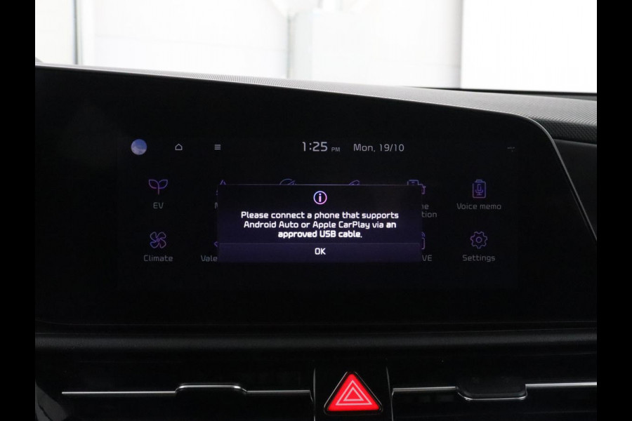 Kia Niro EV DynamicLine 64.8 kWh | SOH 95,4% | Half leder | Adaptive cruise | Trekhaak | Camera | Park assist | Climate control | Carplay | Full LED