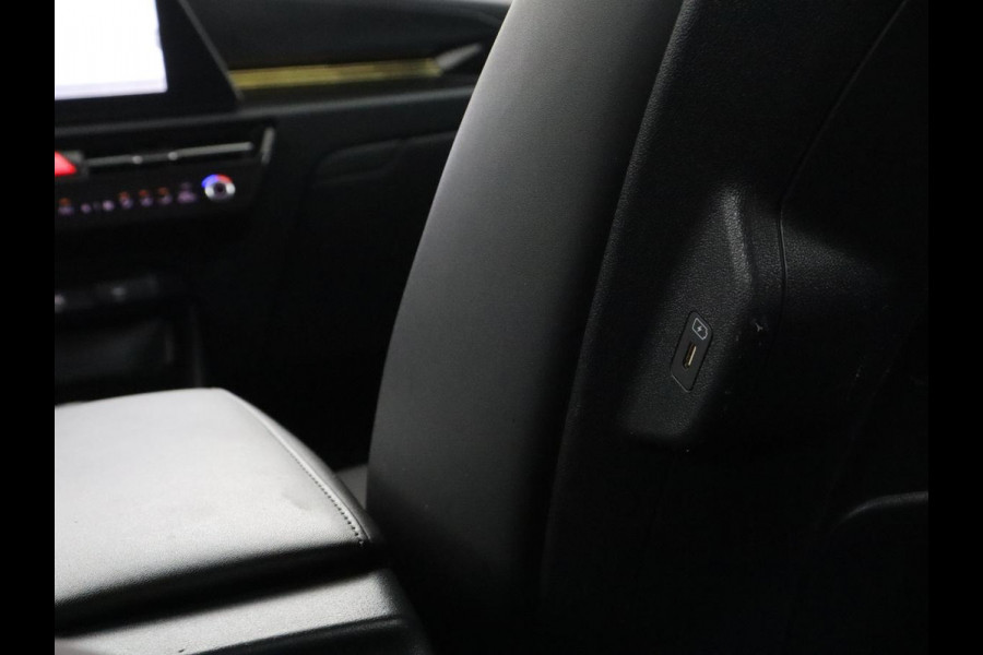 Kia Niro EV DynamicLine 64.8 kWh | SOH 95,4% | Half leder | Adaptive cruise | Trekhaak | Camera | Park assist | Climate control | Carplay | Full LED
