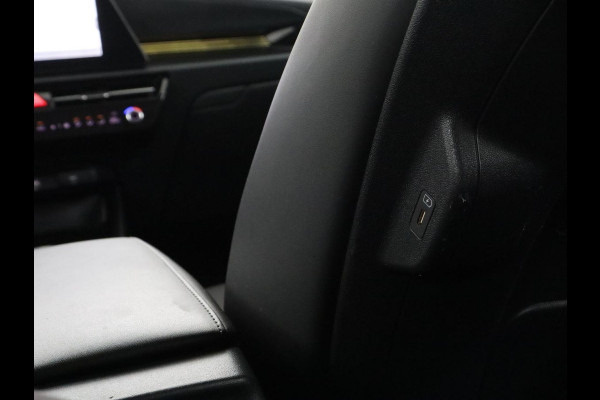 Kia Niro EV DynamicLine 64.8 kWh | SOH 95,4% | Half leder | Adaptive cruise | Trekhaak | Camera | Park assist | Climate control | Carplay | Full LED