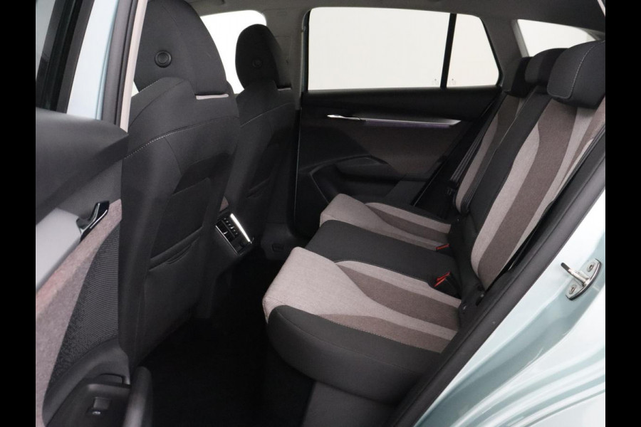 Škoda Enyaq iV 60 | SOH 91,8% | Cruise control | Stuur/stoel verwarming | Camera | Park assist | Sfeerverlichting | Climate control | Carplay