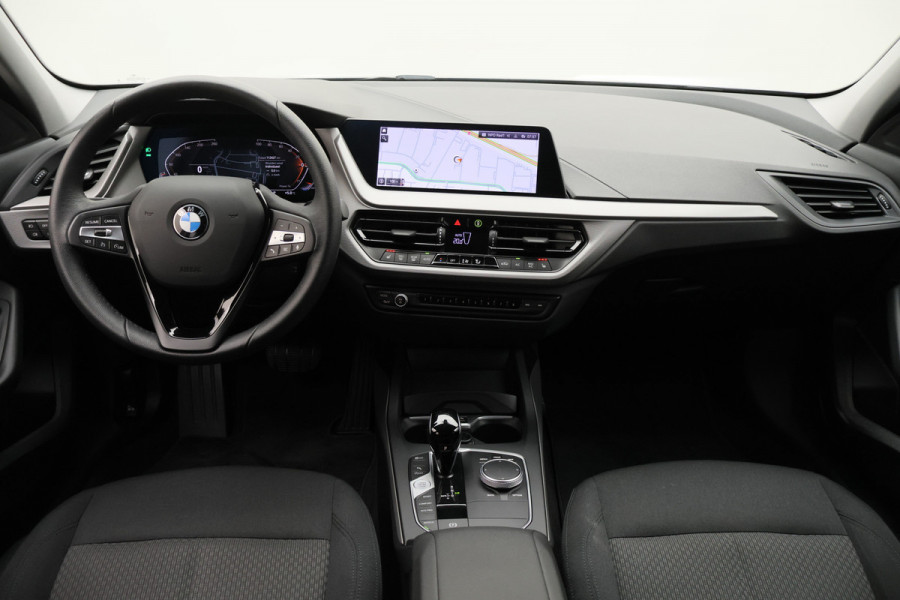 BMW 1-serie 118i Eerste Eigenaar, Virtual Cockpit, Cruise, Apple Carplay, Rijstrooksensor, PDC, 16''
