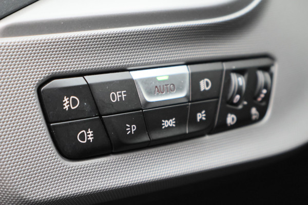 BMW 1-serie 118i Eerste Eigenaar, Virtual Cockpit, Cruise, Apple Carplay, Rijstrooksensor, PDC, 16''