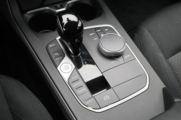BMW 1-serie 118i Eerste Eigenaar, Virtual Cockpit, Cruise, Apple Carplay, Rijstrooksensor, PDC, 16''