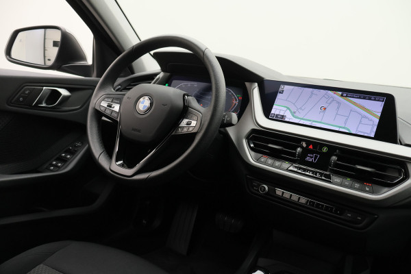 BMW 1-serie 118i Eerste Eigenaar, Virtual Cockpit, Cruise, Apple Carplay, Rijstrooksensor, PDC, 16''