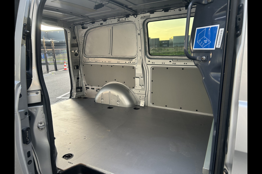 Mercedes-Benz Vito 116 CDI Lang / Automaat / Distronic / Camera / Parkeersensoren / Navigatie / Airco