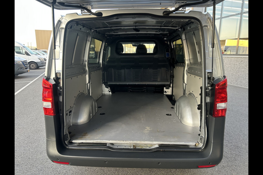 Mercedes-Benz Vito 116 CDI Lang / Automaat / Distronic / Camera / Parkeersensoren / Navigatie / Airco