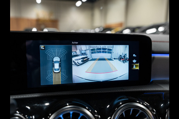Mercedes-Benz CLA-Klasse CLA 180 AMG Line, Pano, Digi Dash, Voll Led, Apple Carplay, Android Auto, NAP, Cam, Volledig Onderhouden
