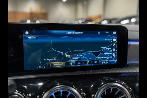 Mercedes-Benz CLA-Klasse CLA 180 AMG Line, Pano, Digi Dash, Voll Led, Apple Carplay, Android Auto, NAP, Cam, Volledig Onderhouden