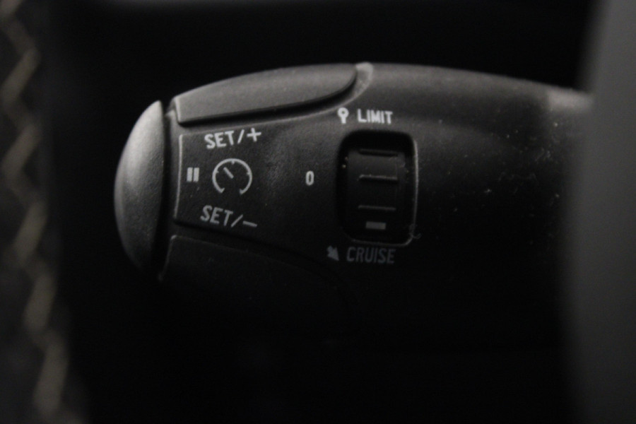 Peugeot 2008 1.2 PureTech Allure |Navi|Camera|