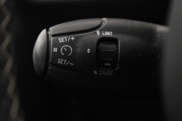 Peugeot 2008 1.2 PureTech Allure |Navi|Camera|