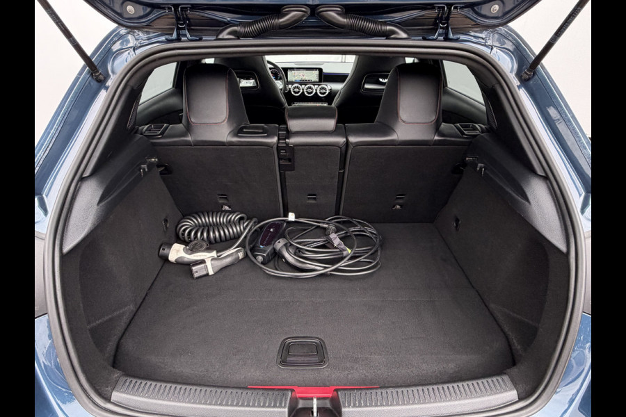 Mercedes-Benz A-Klasse 250 e Business AMG Pano Burmester Adap.Cruise Stoelverw Camera VOL!