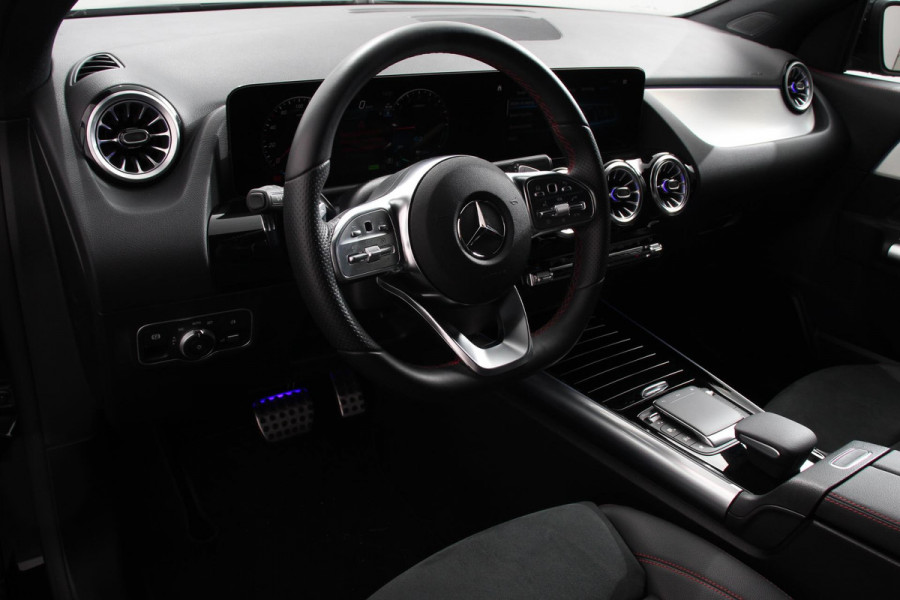 Mercedes-Benz GLA 250 e AMG Line Automaat PHEV Nieuw Model! Leder Navigatie Augmented reality Virtual Cockpit Handsfree elektrische achterklep Dab Stoel verwarming Led Trekhaak