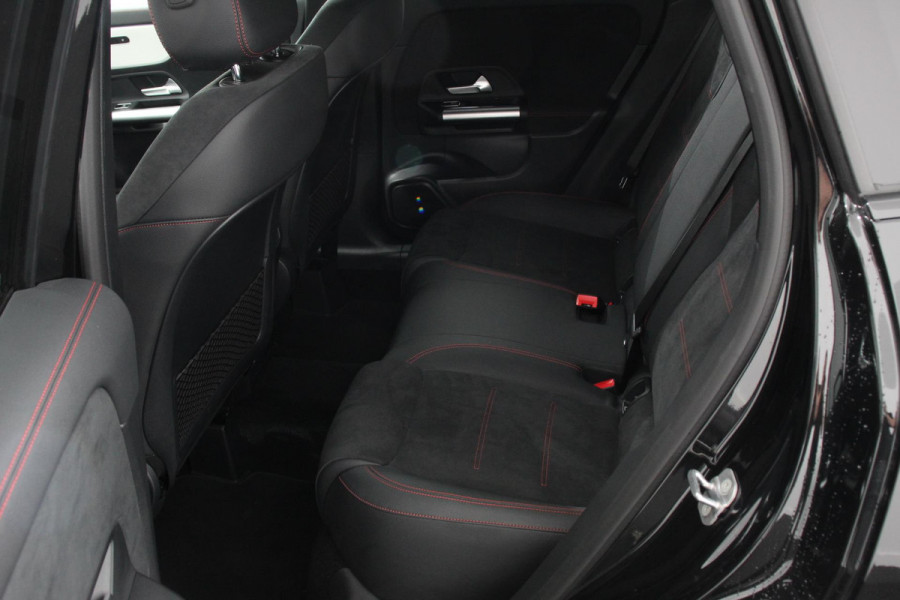 Mercedes-Benz GLA 250 e AMG Line Automaat PHEV Nieuw Model! Leder Navigatie Augmented reality Virtual Cockpit Handsfree elektrische achterklep Dab Stoel verwarming Led Trekhaak