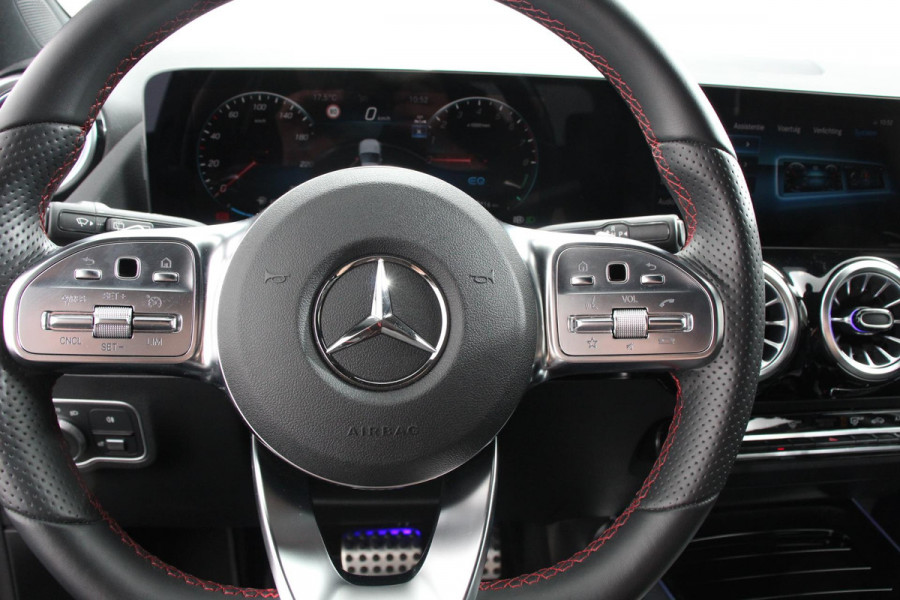 Mercedes-Benz GLA 250 e AMG Line Automaat PHEV Nieuw Model! Leder Navigatie Augmented reality Virtual Cockpit Handsfree elektrische achterklep Dab Stoel verwarming Led Trekhaak