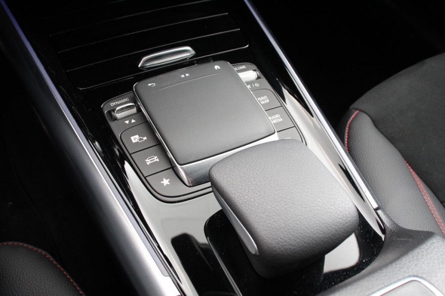 Mercedes-Benz GLA 250 e AMG Line Automaat PHEV Nieuw Model! Leder Navigatie Augmented reality Virtual Cockpit Handsfree elektrische achterklep Dab Stoel verwarming Led Trekhaak
