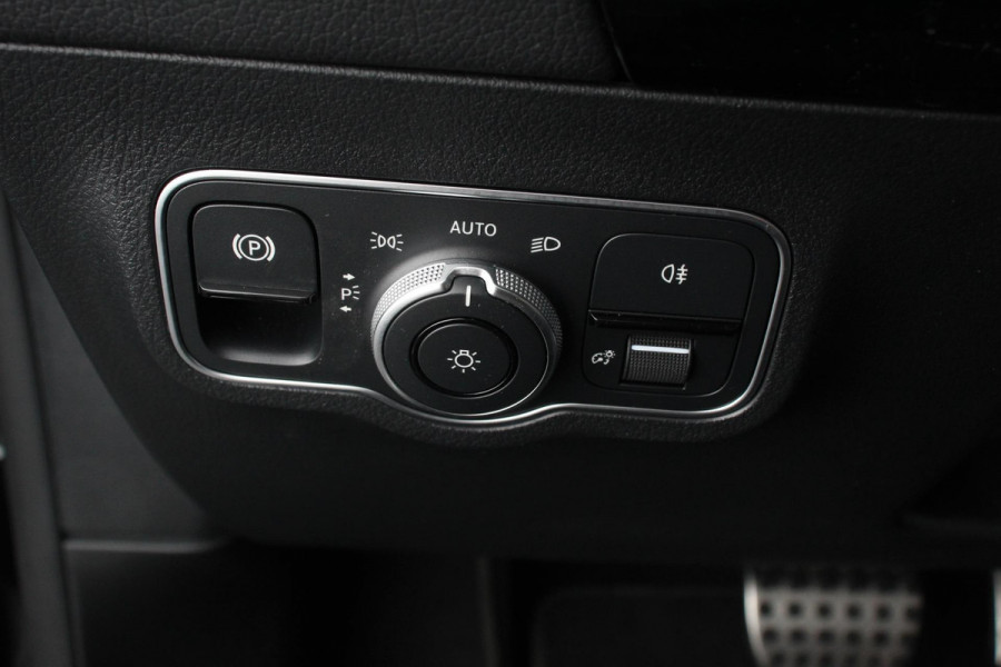 Mercedes-Benz GLA 250 e AMG Line Automaat PHEV Nieuw Model! Leder Navigatie Augmented reality Virtual Cockpit Handsfree elektrische achterklep Dab Stoel verwarming Led Trekhaak